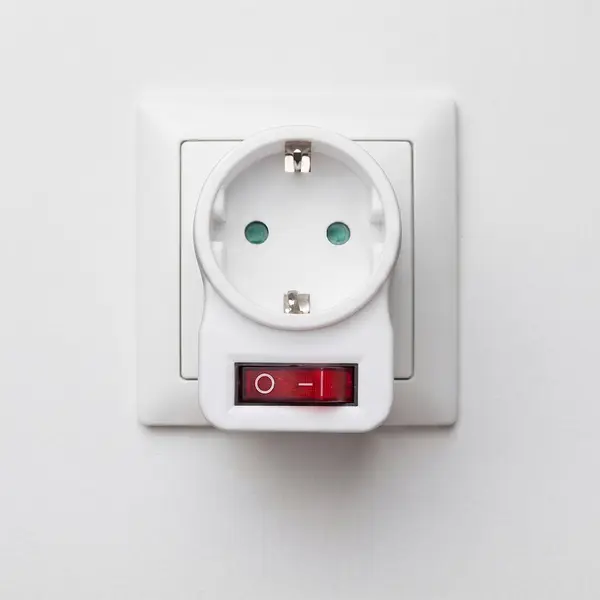 UN17197 Utikač šuko switch 01/01
